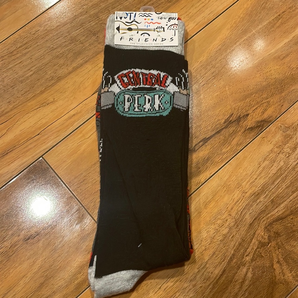 2 pair of NWT friends central perk and lobster socks